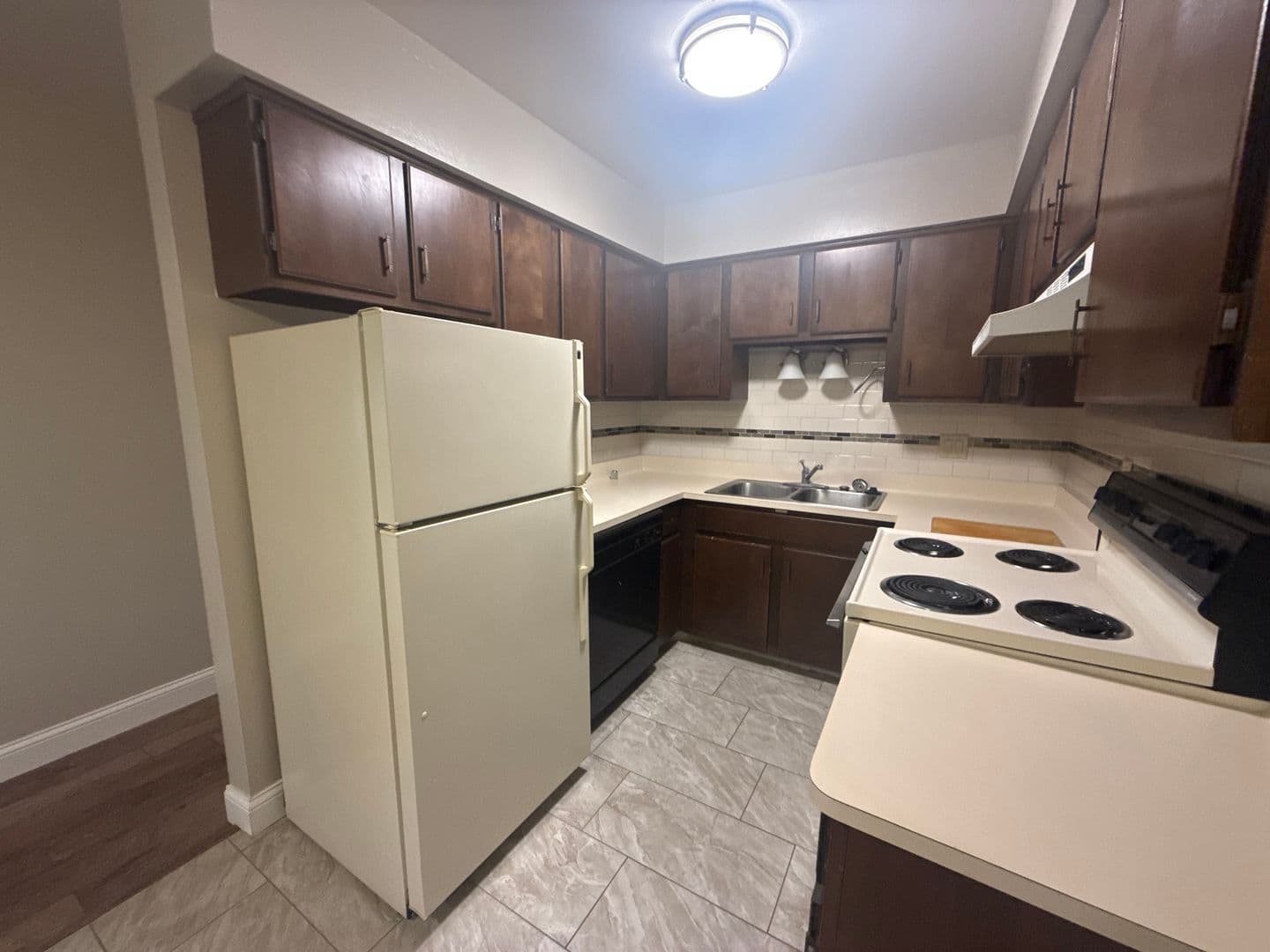 Jackson Apartment: N169W19820 Chestnut Ct.