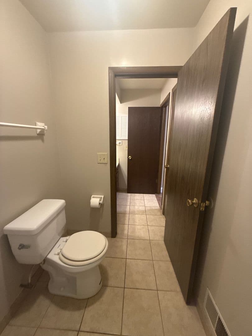 Jackson Apartment: N169W19820 Chestnut Ct.