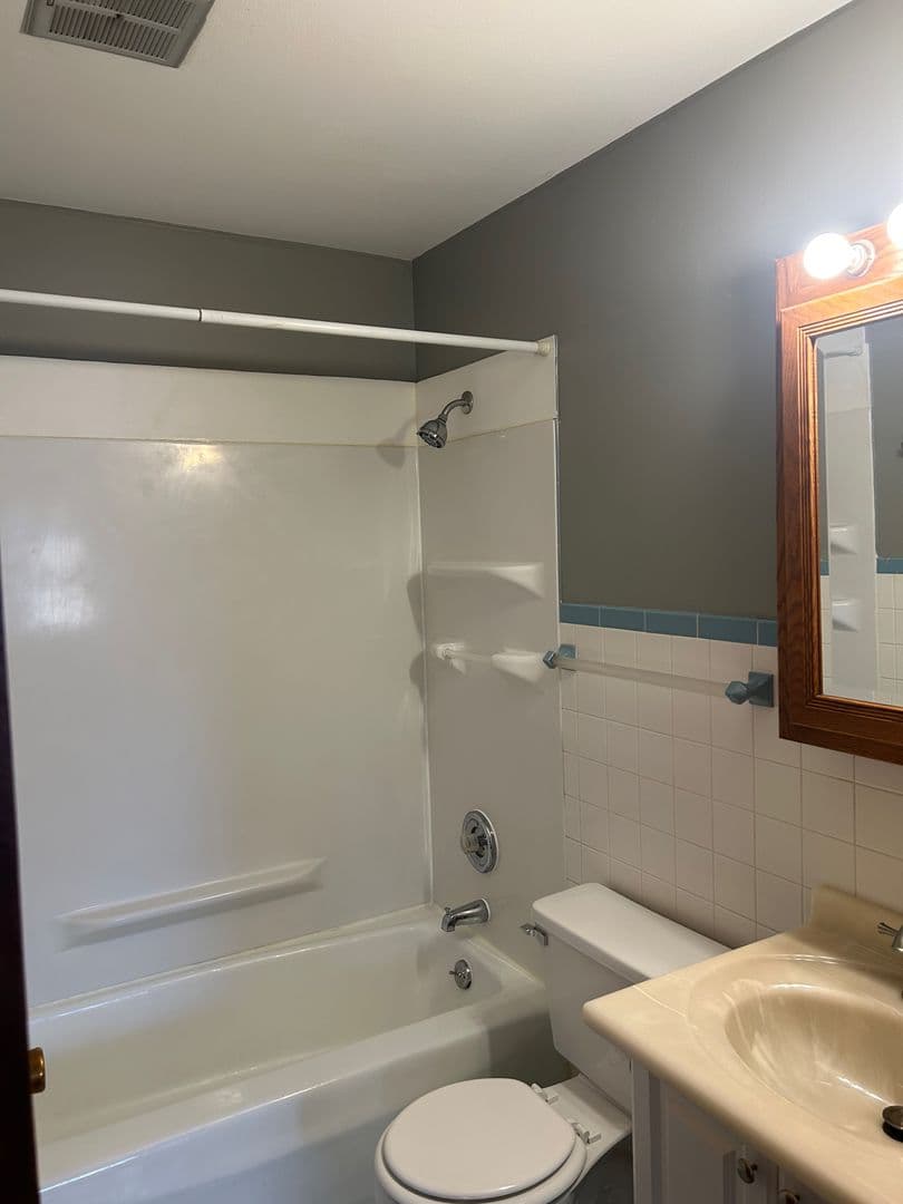 Slinger Apartment: 110 - 161 Maple Ave S