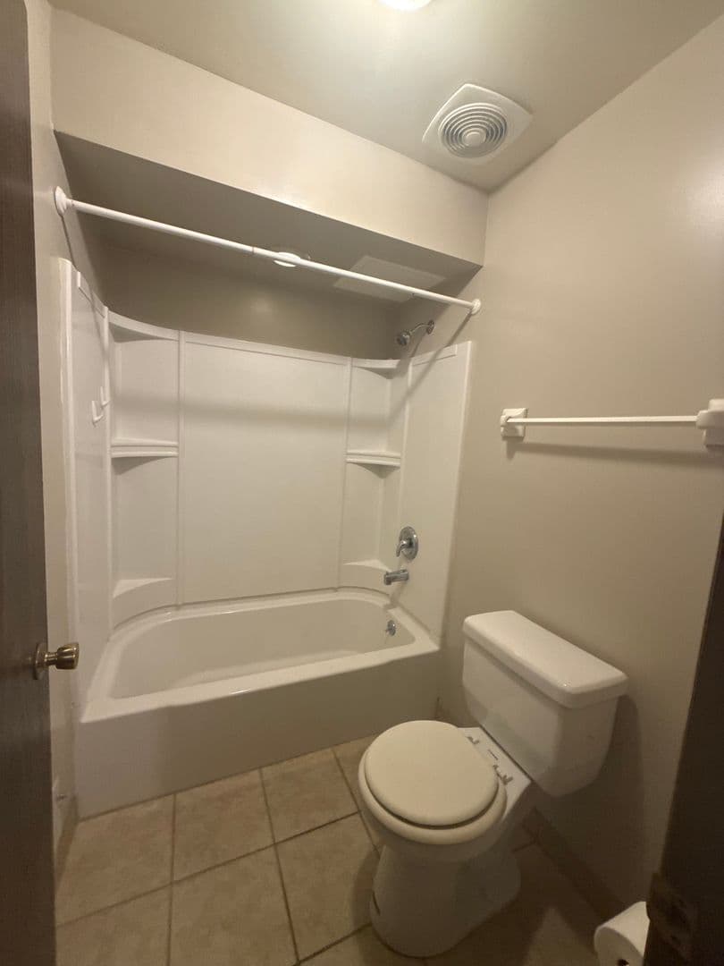 Jackson Apartment: N169W19820 Chestnut Ct.