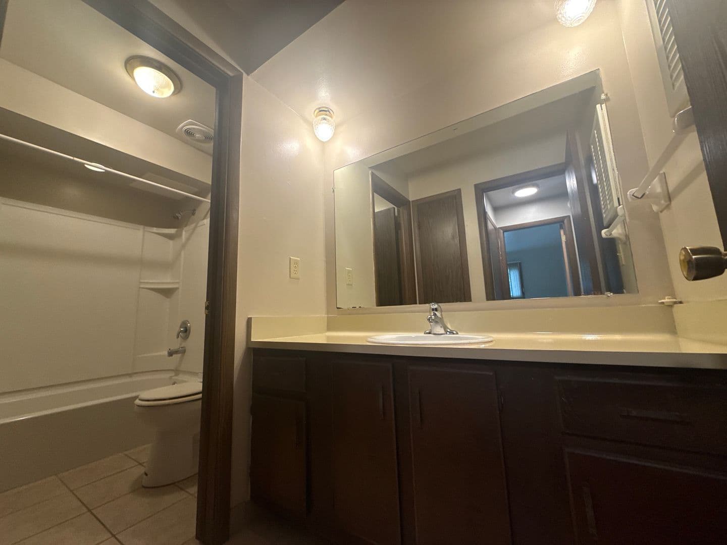 Jackson Apartment: N169W19820 Chestnut Ct.