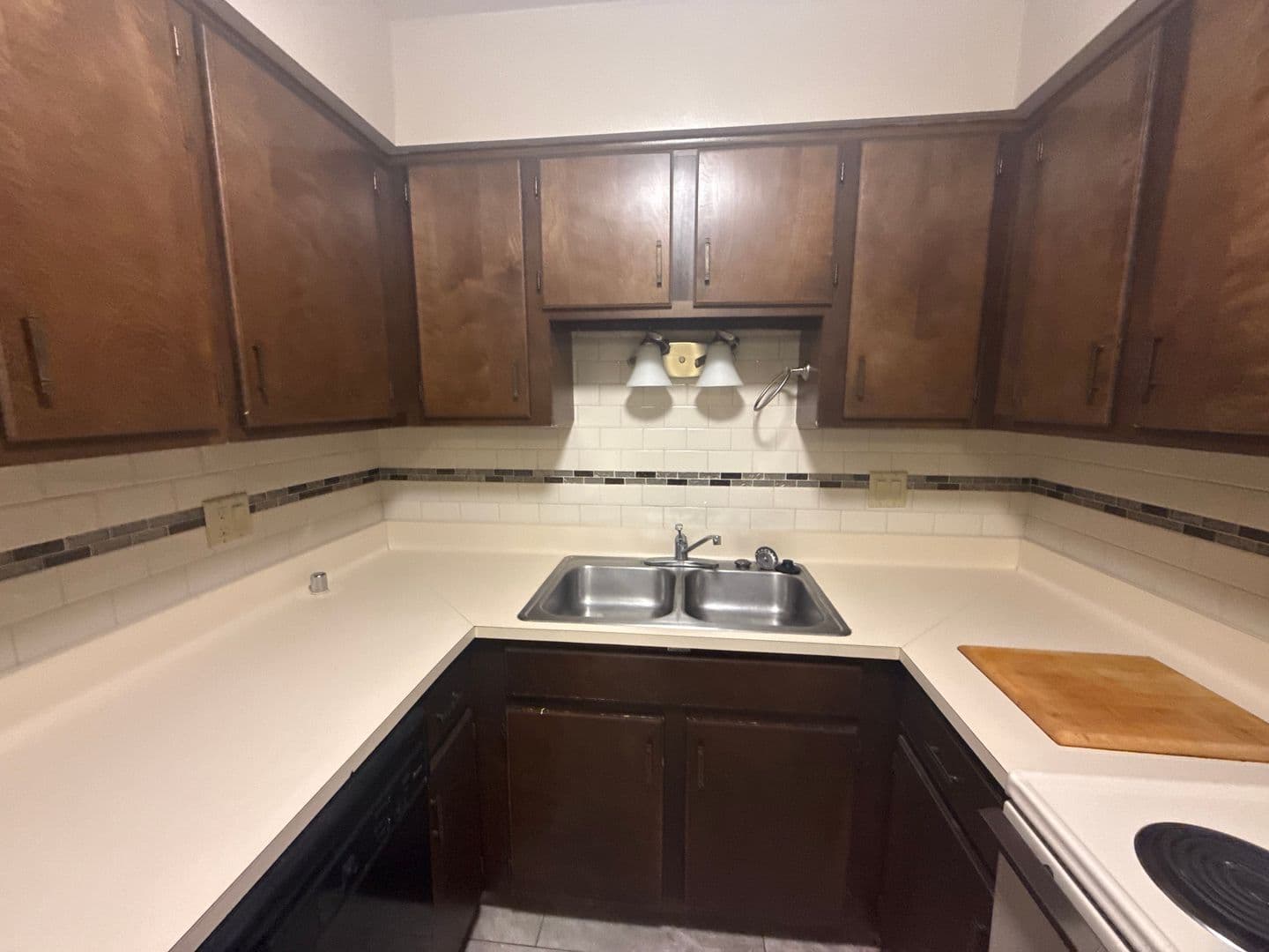 Jackson Apartment: N169W19820 Chestnut Ct.
