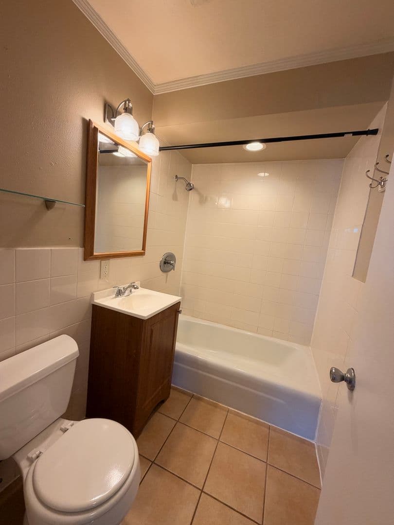 Hartford Apartment: 744 Evergreen Drive