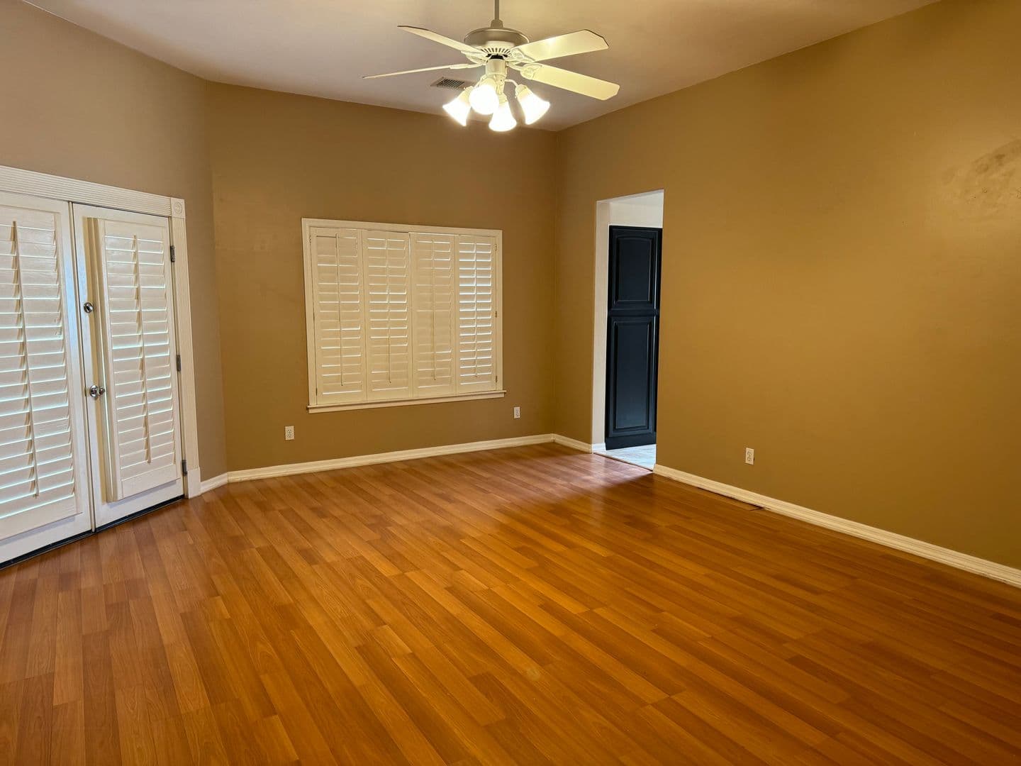 Mesa House: 3953 E. Flossmoor Ave