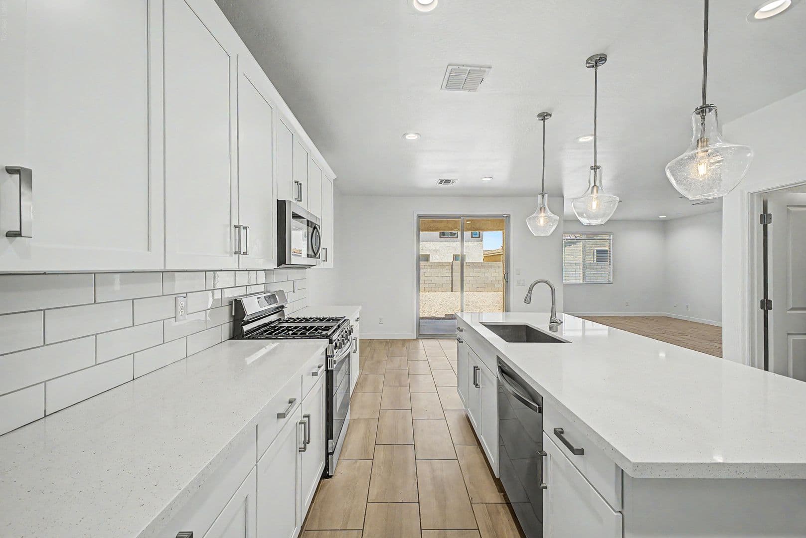 Avondale House: 10984 W. Pierce Street