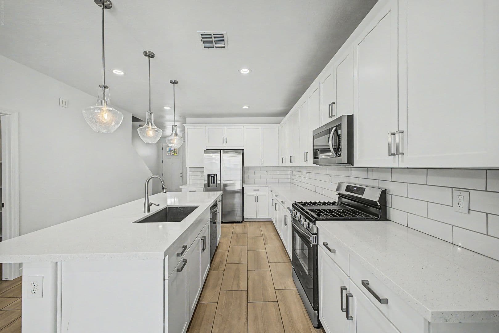 Avondale House: 10984 W. Pierce Street