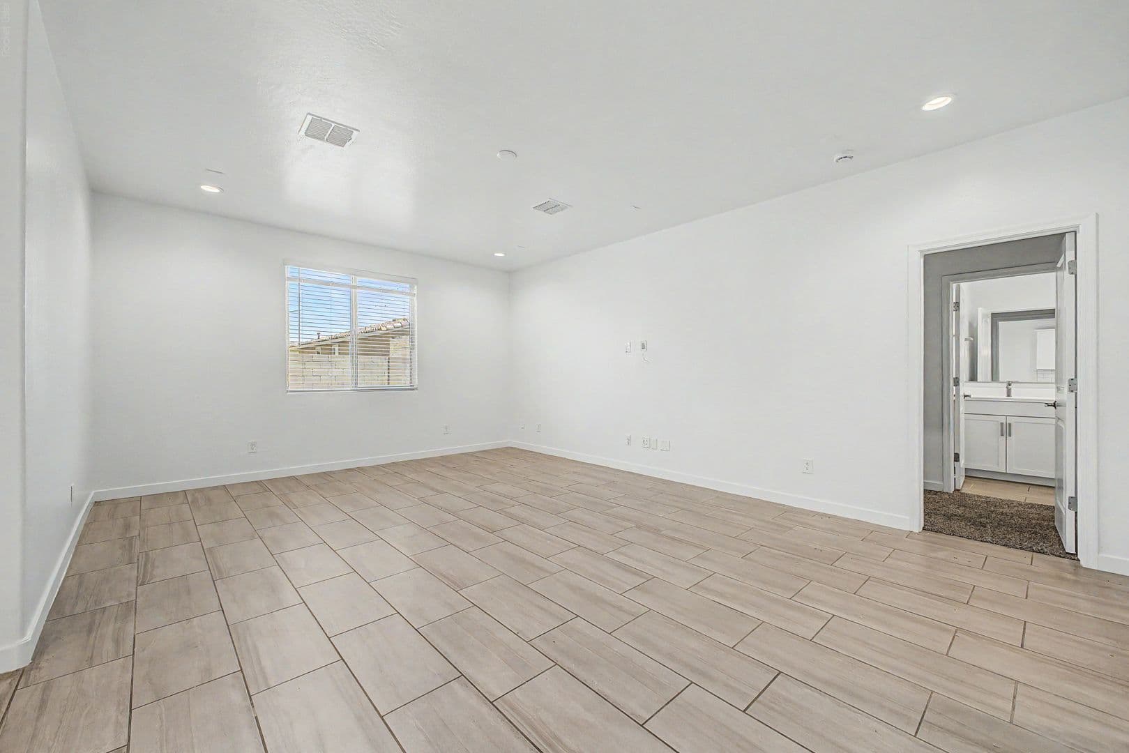 Avondale House: 10984 W. Pierce Street