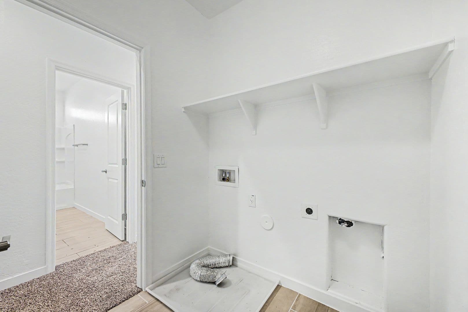 Avondale House: 10984 W. Pierce Street