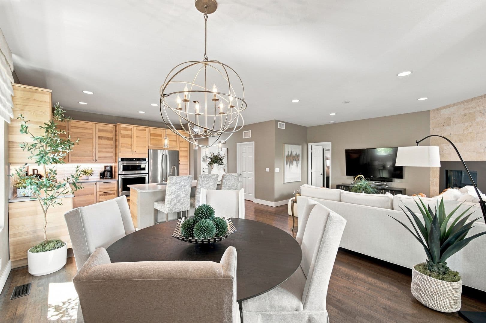 Aurora House: 25329 East Lake Pl