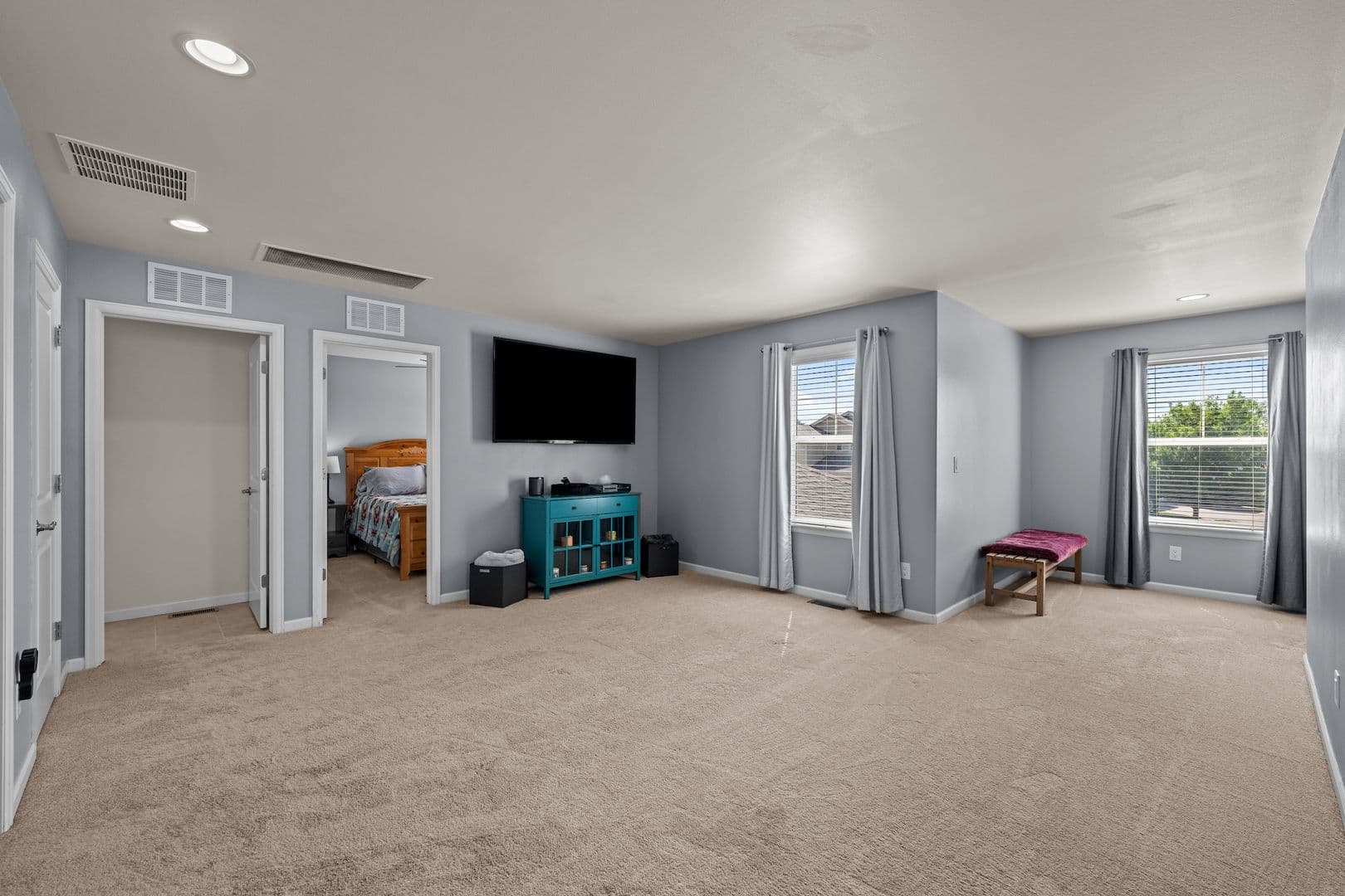 Commerce City House: 15411 Village Cir