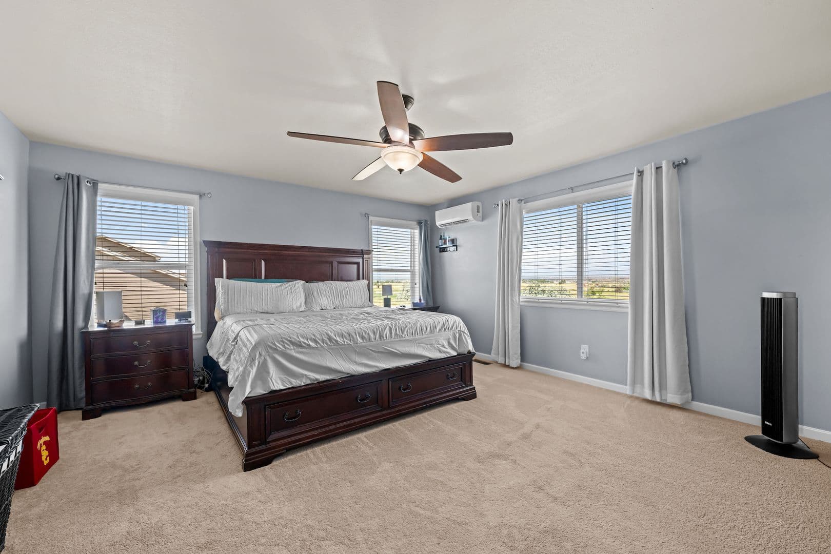 Commerce City House: 15411 Village Cir