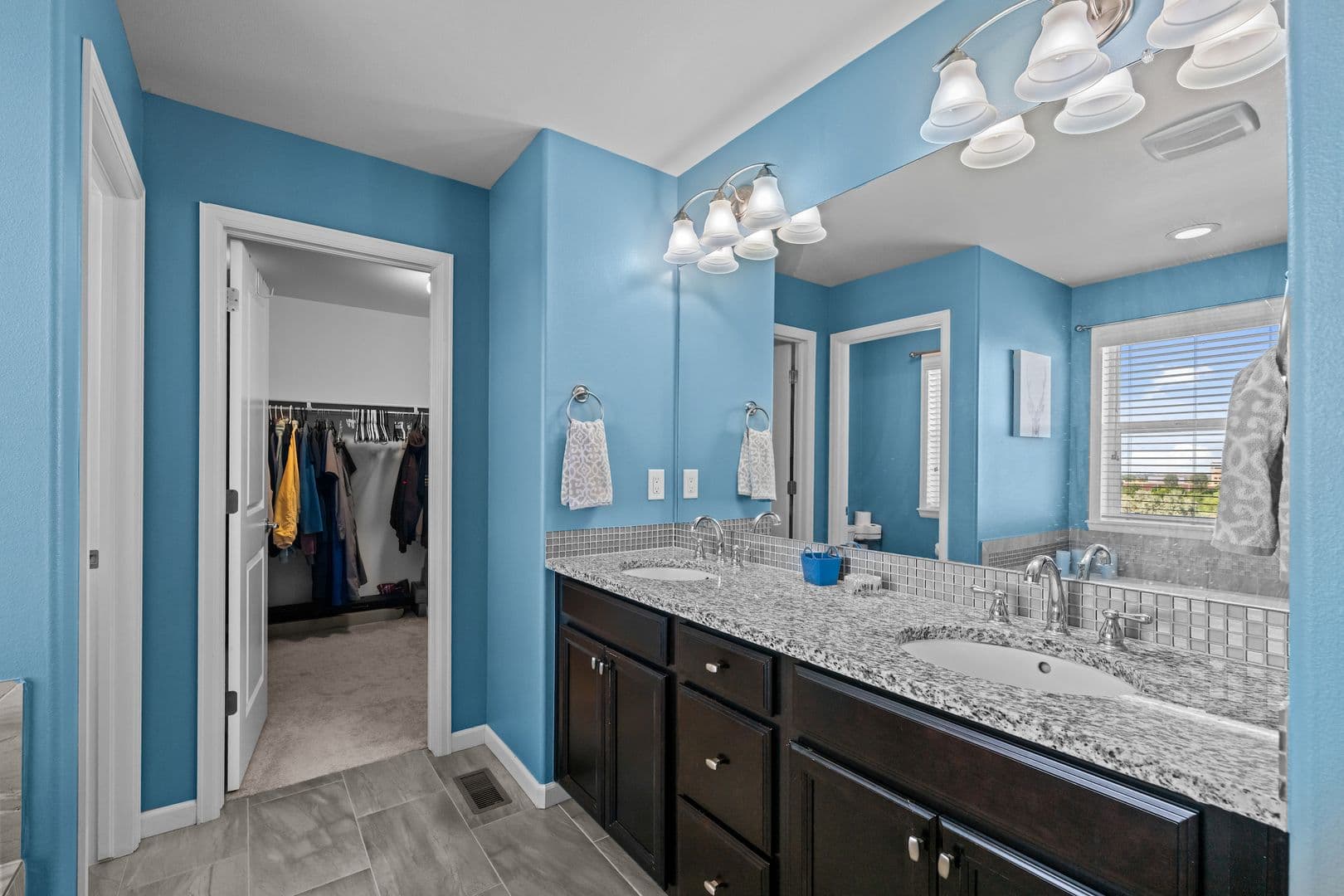 Commerce City House: 15411 Village Cir