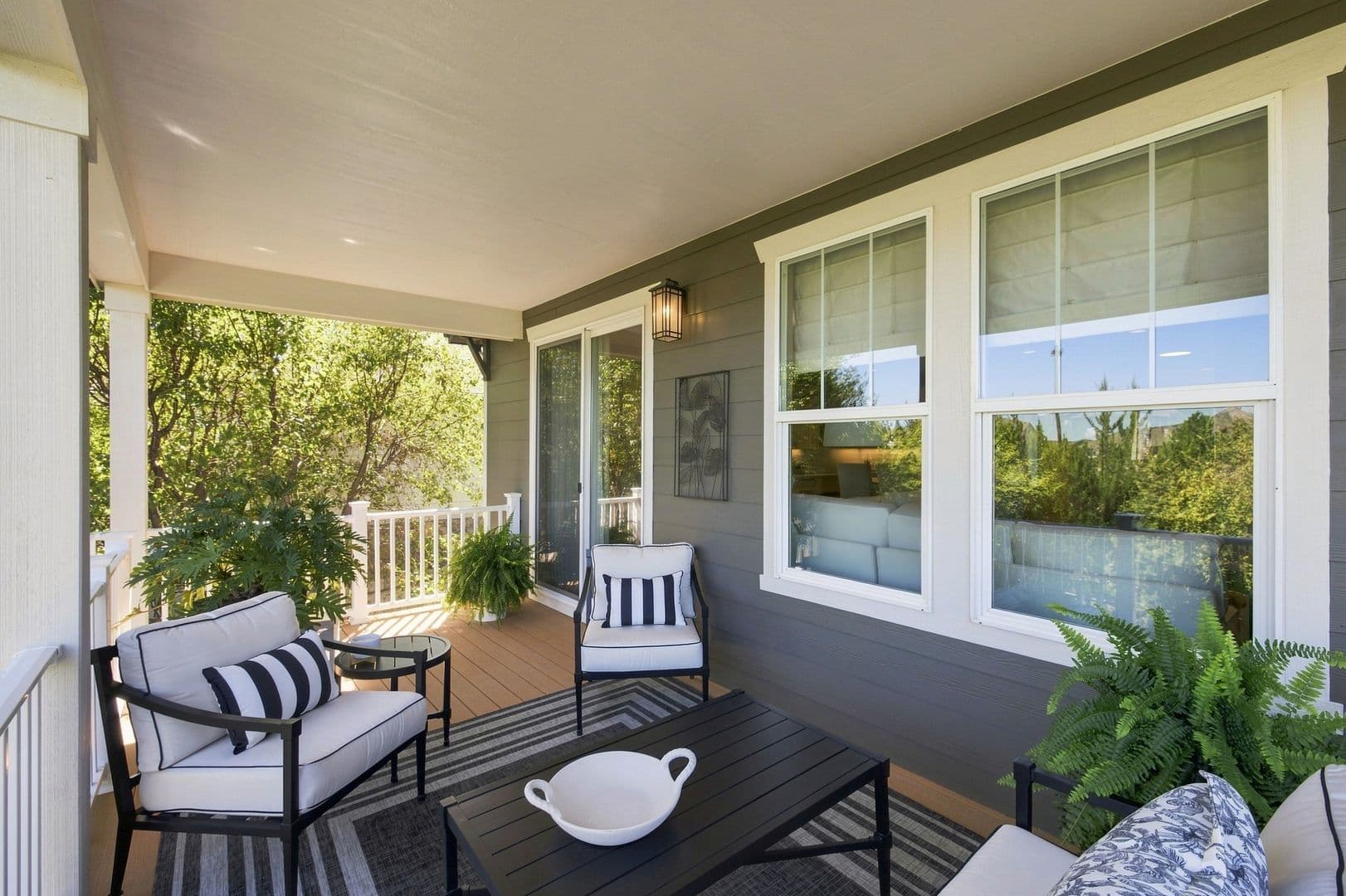 Aurora House: 25329 East Lake Pl