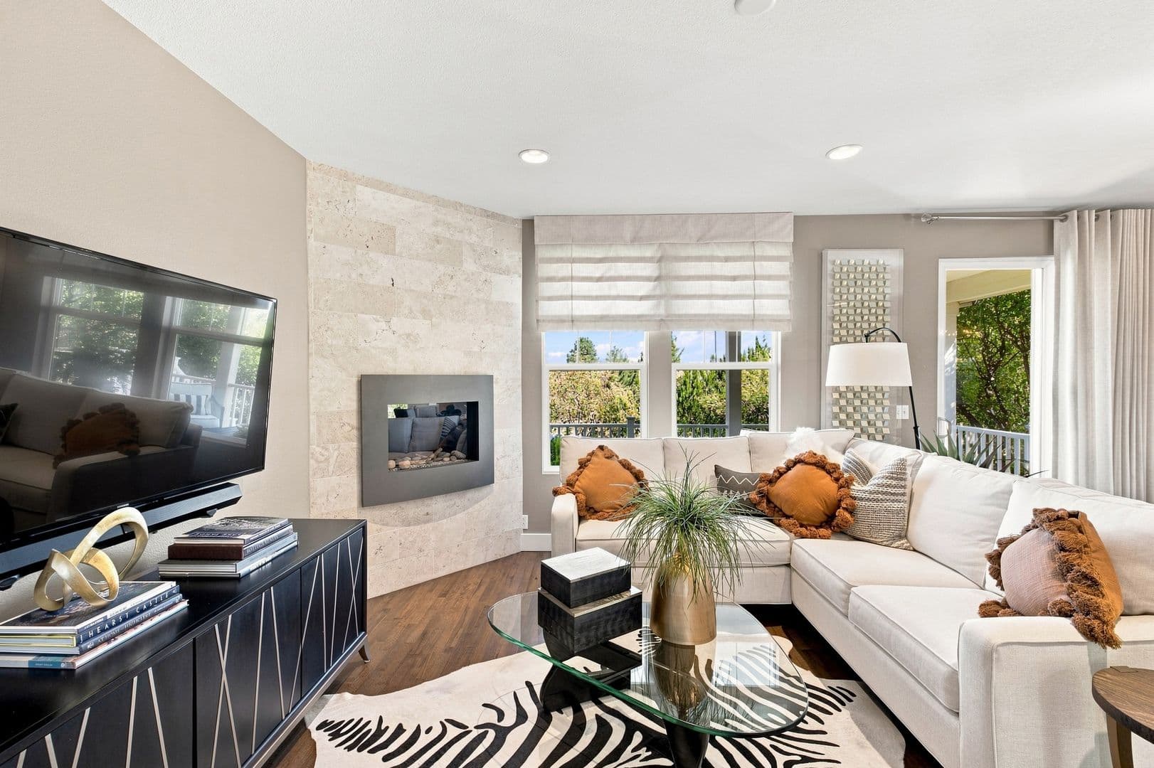 Aurora House: 25329 East Lake Pl
