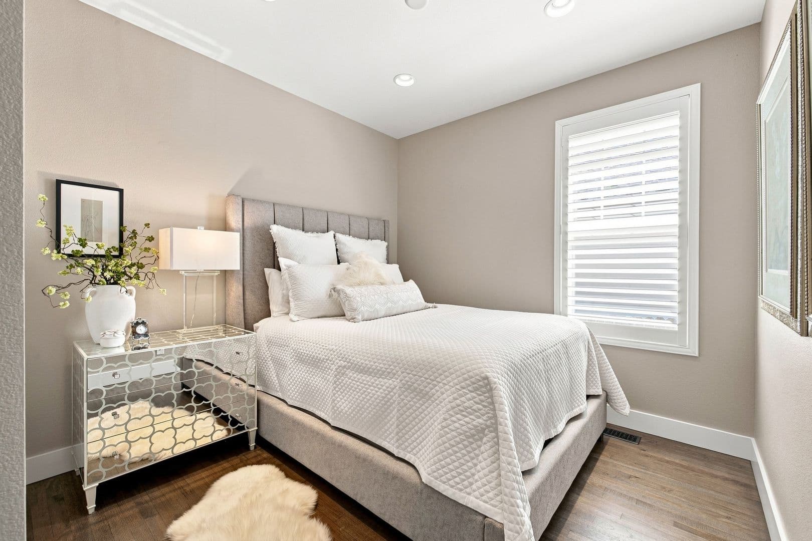 Aurora House: 25329 East Lake Pl