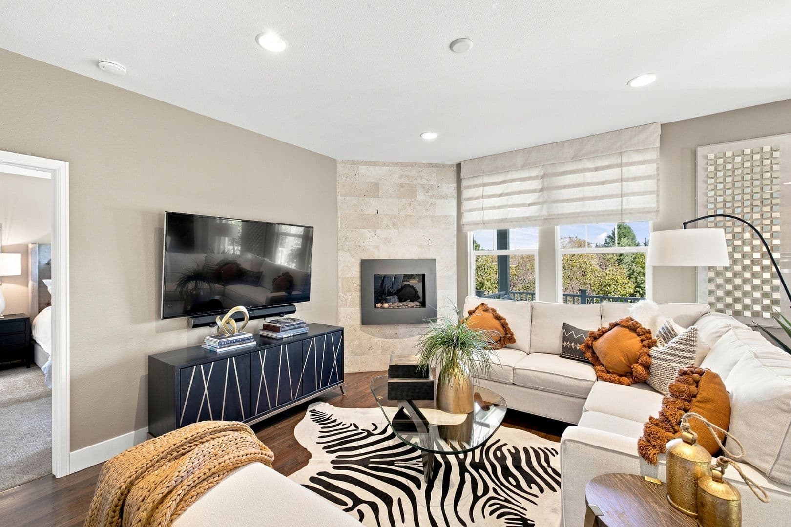 Aurora House: 25329 East Lake Pl