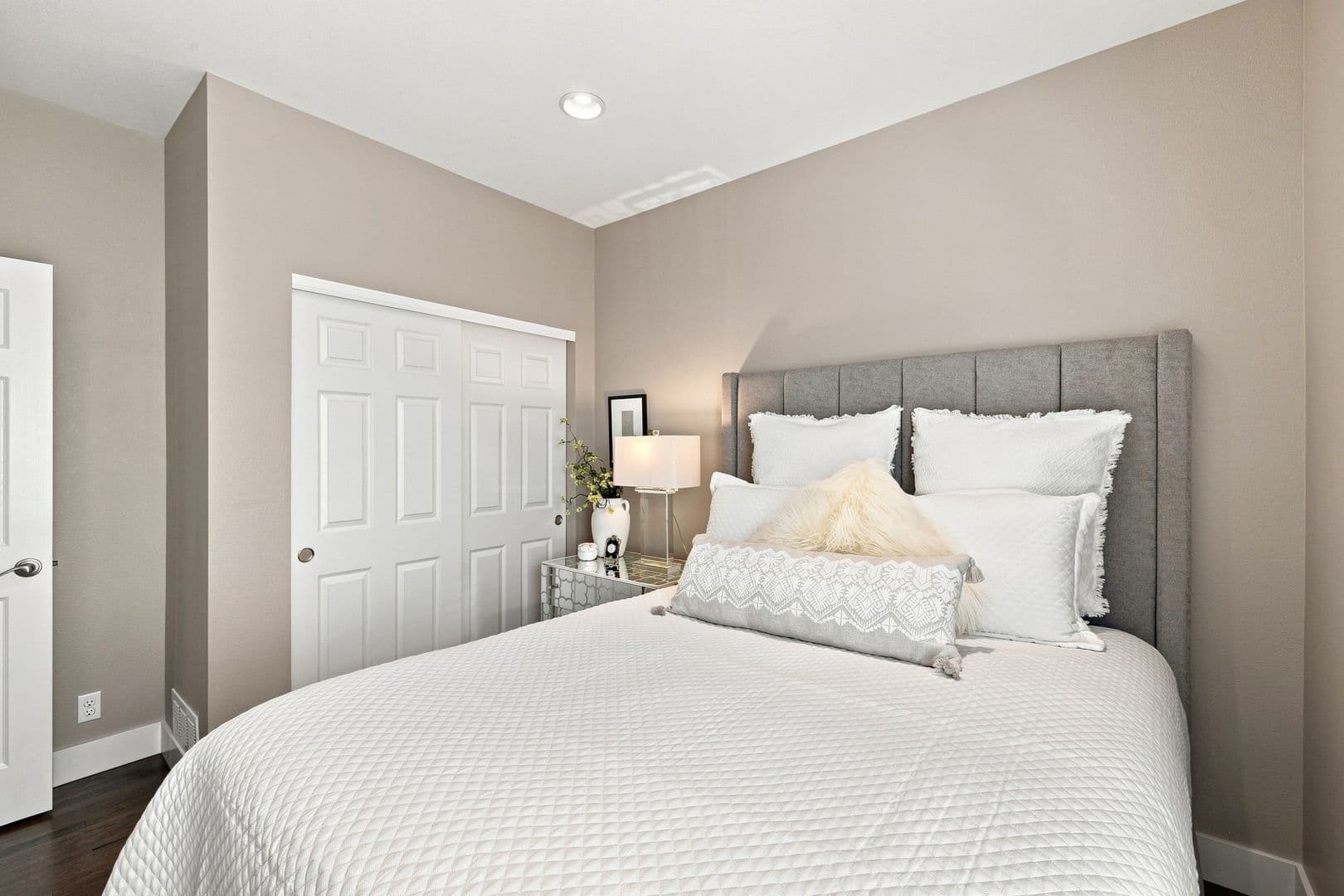 Aurora House: 25329 East Lake Pl