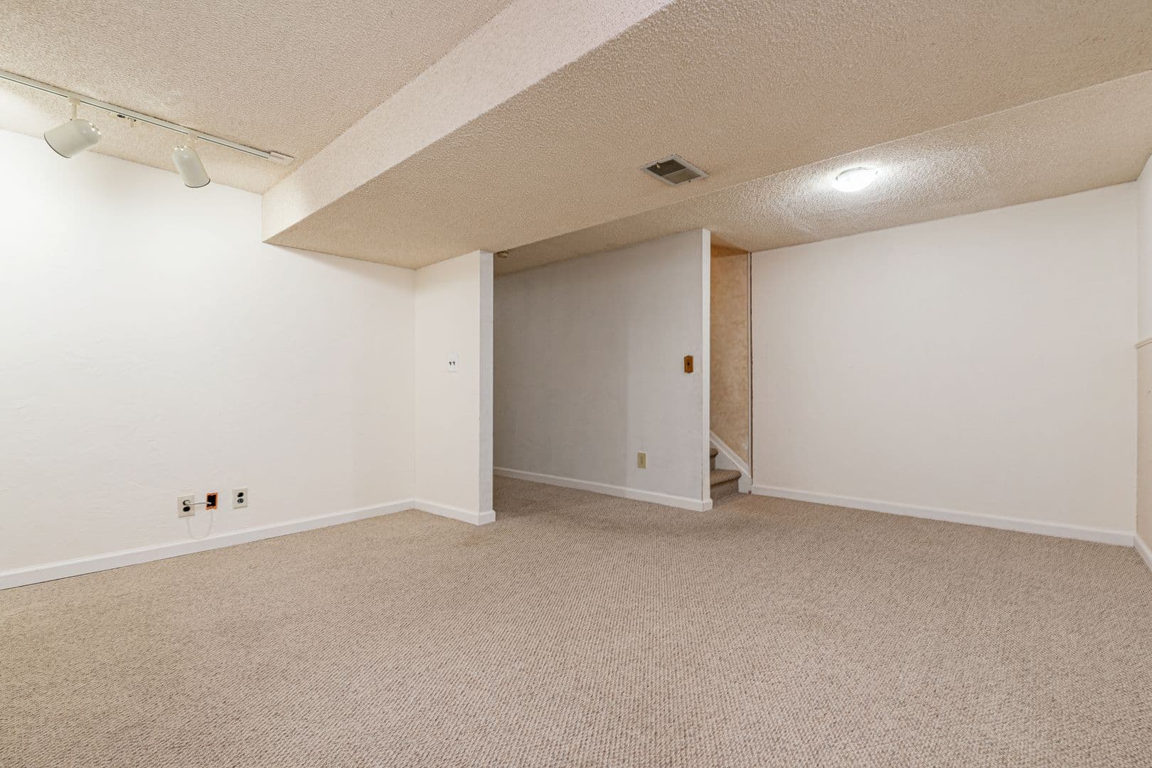 Thornton House: 10216 Quivas St