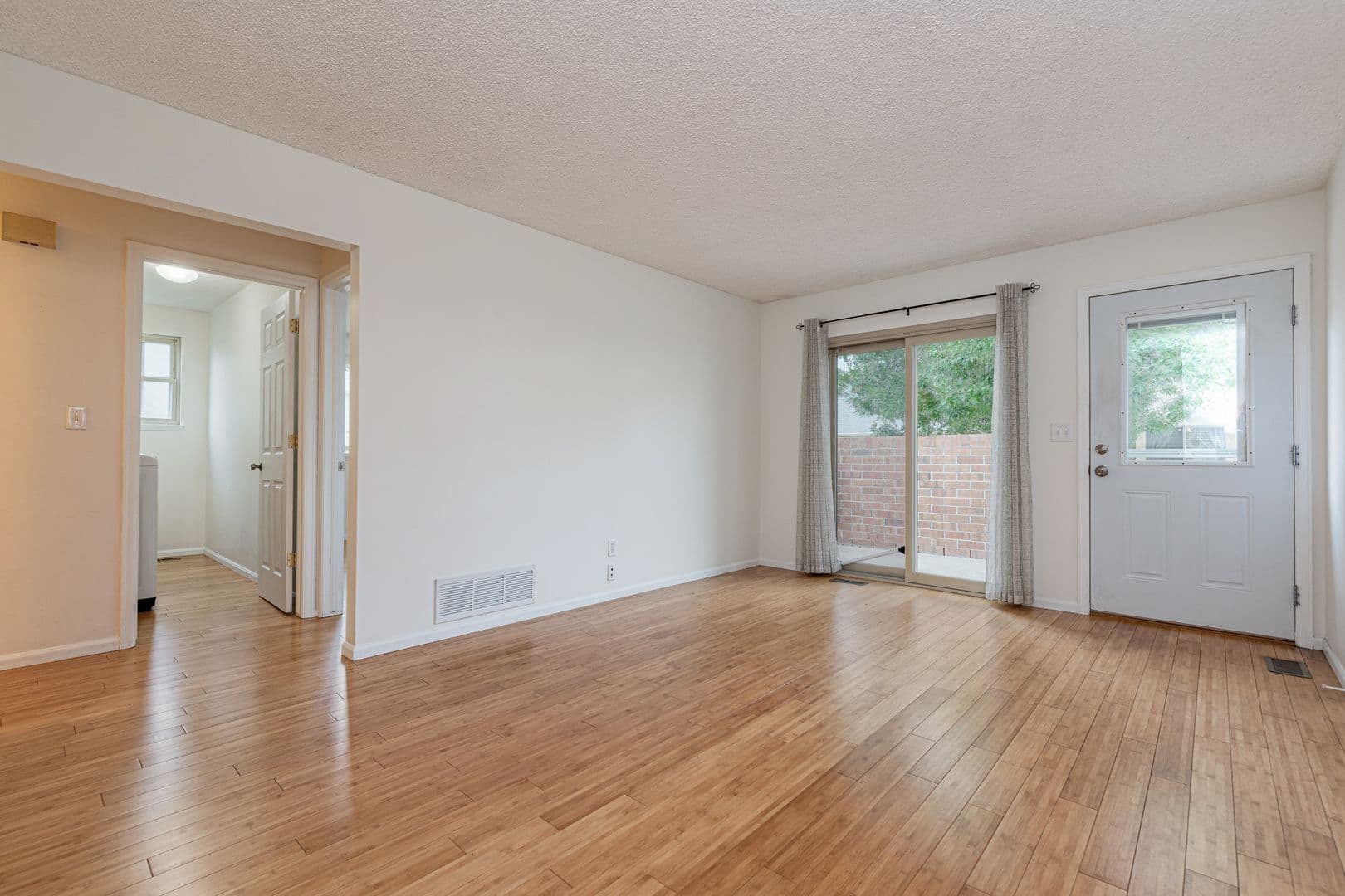Thornton House: 10216 Quivas St