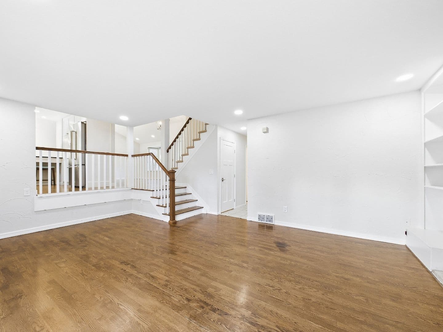 Englewood House: 6213 S Galena Way