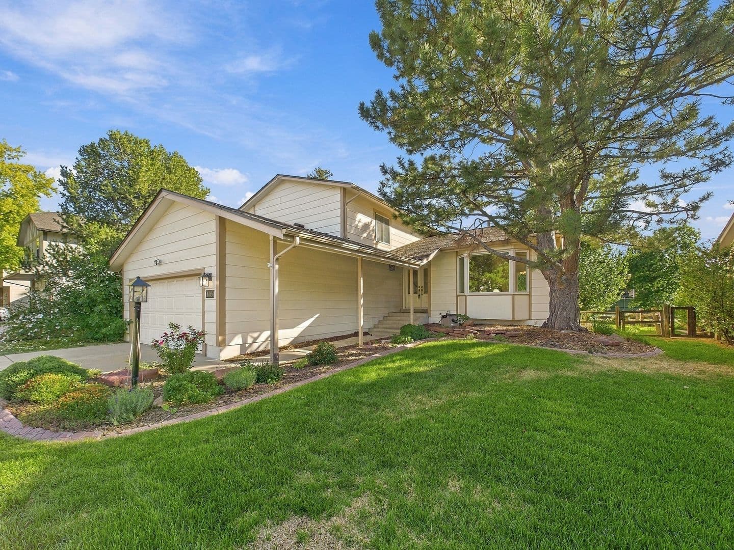 Englewood House: 6213 S Galena Way