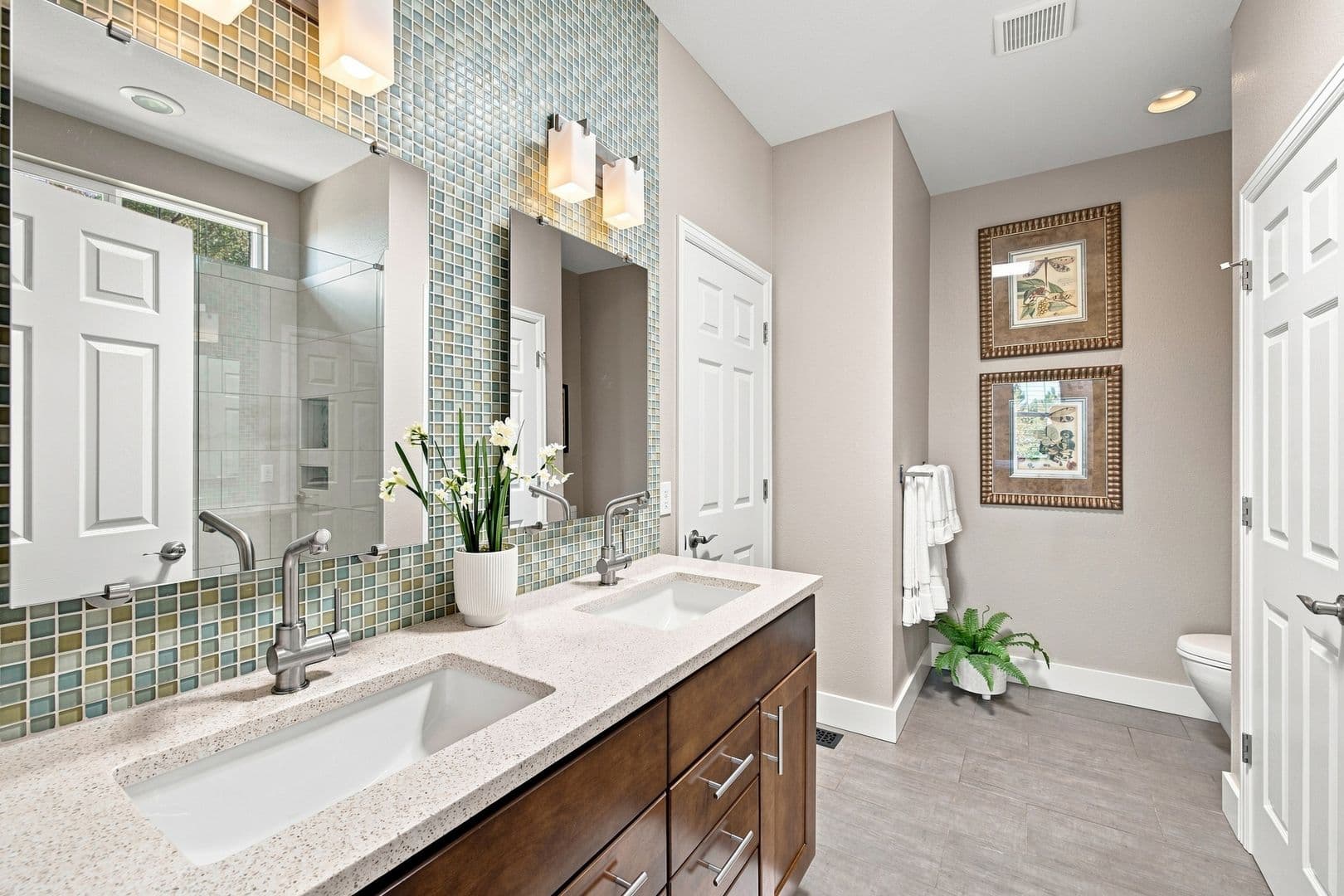 Aurora House: 25329 East Lake Pl