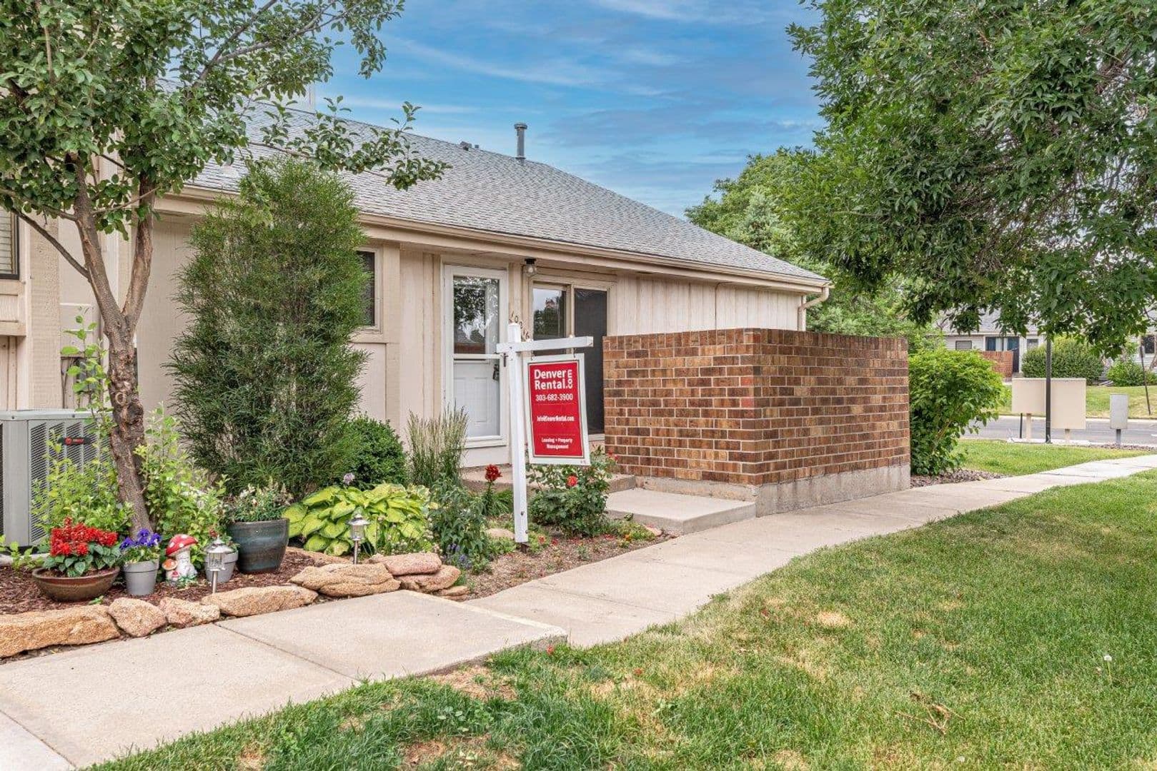Thornton House: 10216 Quivas St
