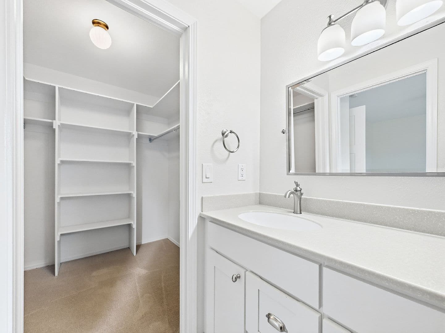 Englewood House: 6213 S Galena Way