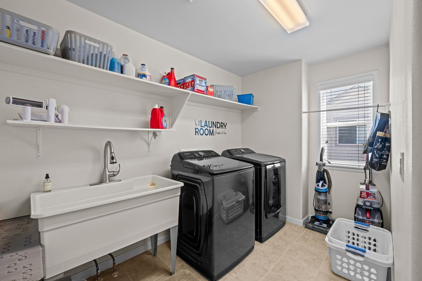 Commerce City House: 15411 Village Cir
