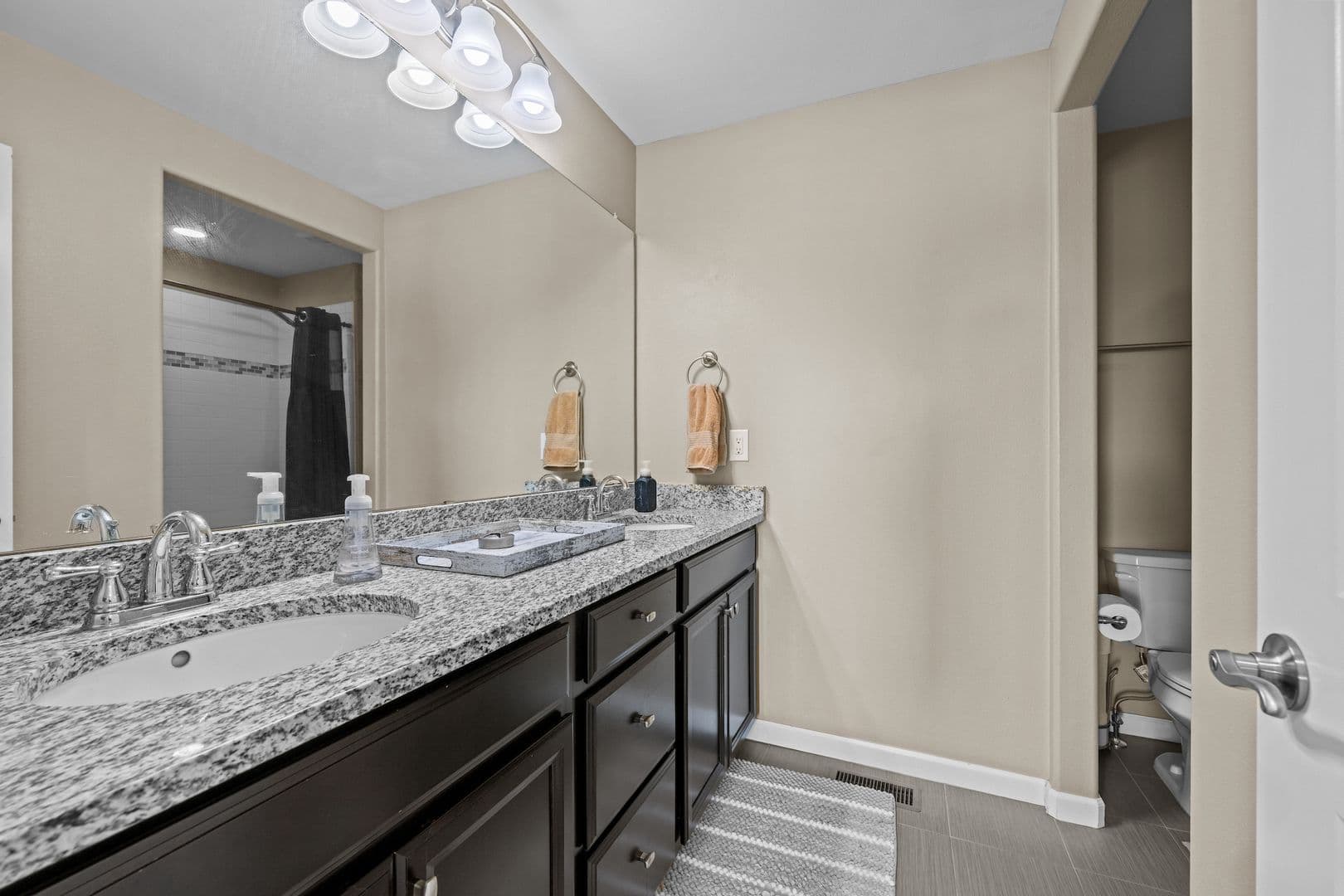 Commerce City House: 15411 Village Cir