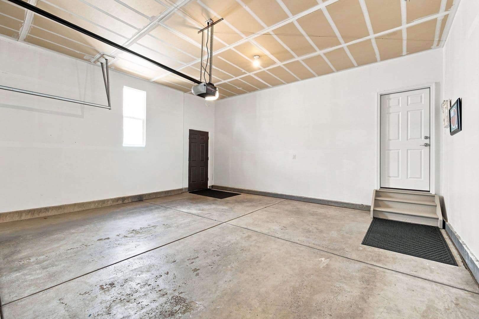 Aurora House: 25329 East Lake Pl
