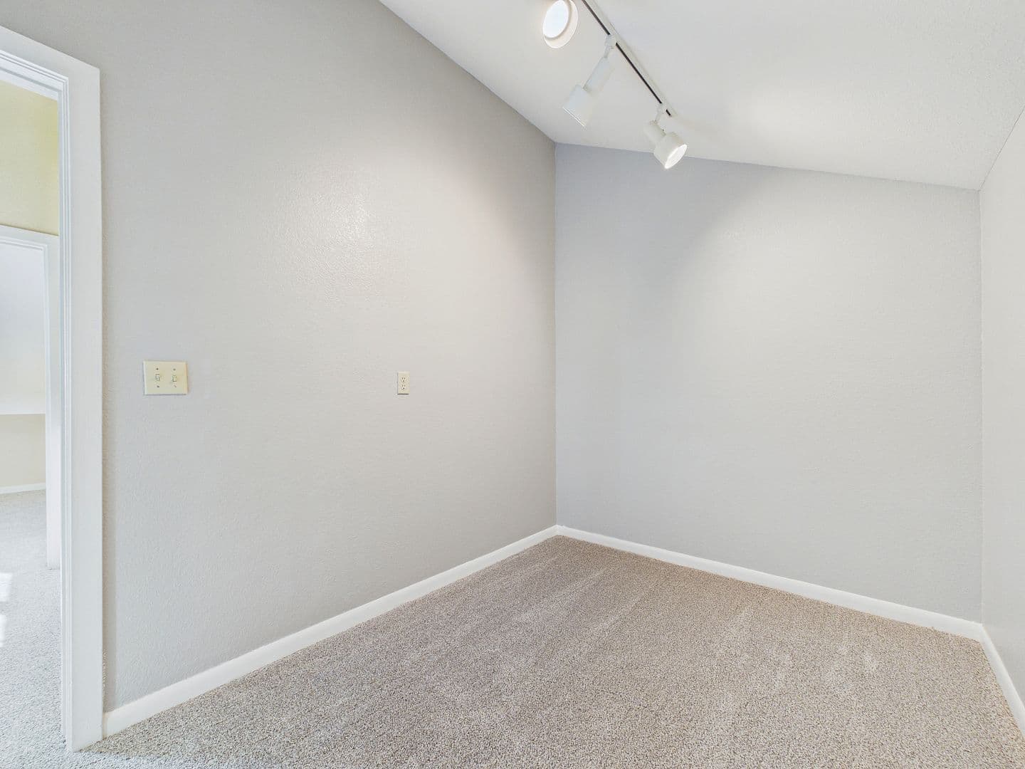 Denver House: 2284 S Yosemite Cir
