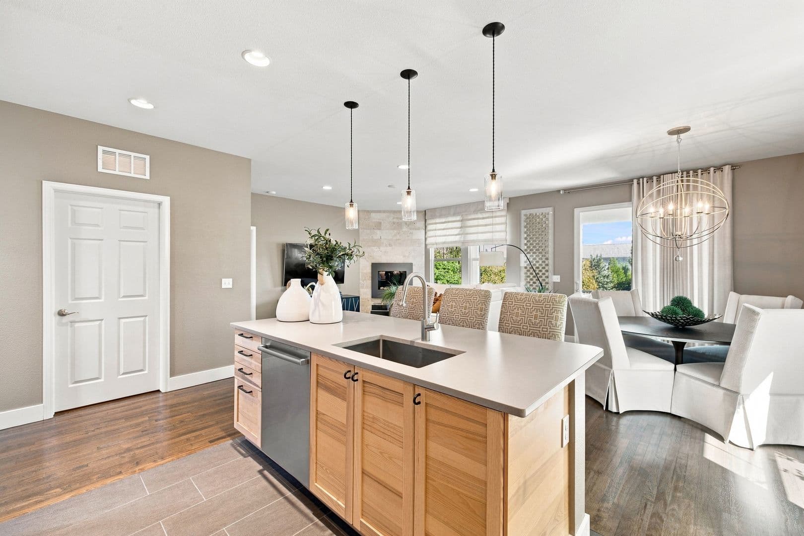 Aurora House: 25329 East Lake Pl