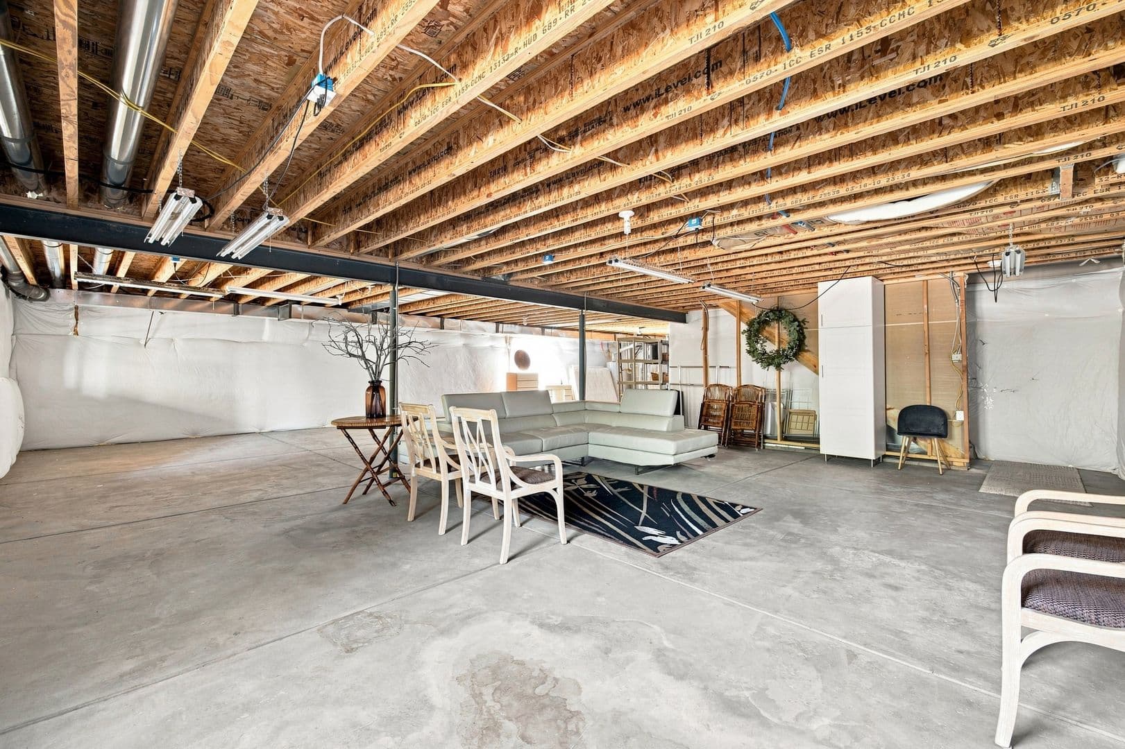 Aurora House: 25329 East Lake Pl