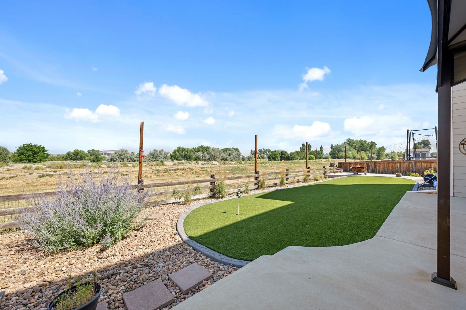 Commerce City House: 15411 Village Cir