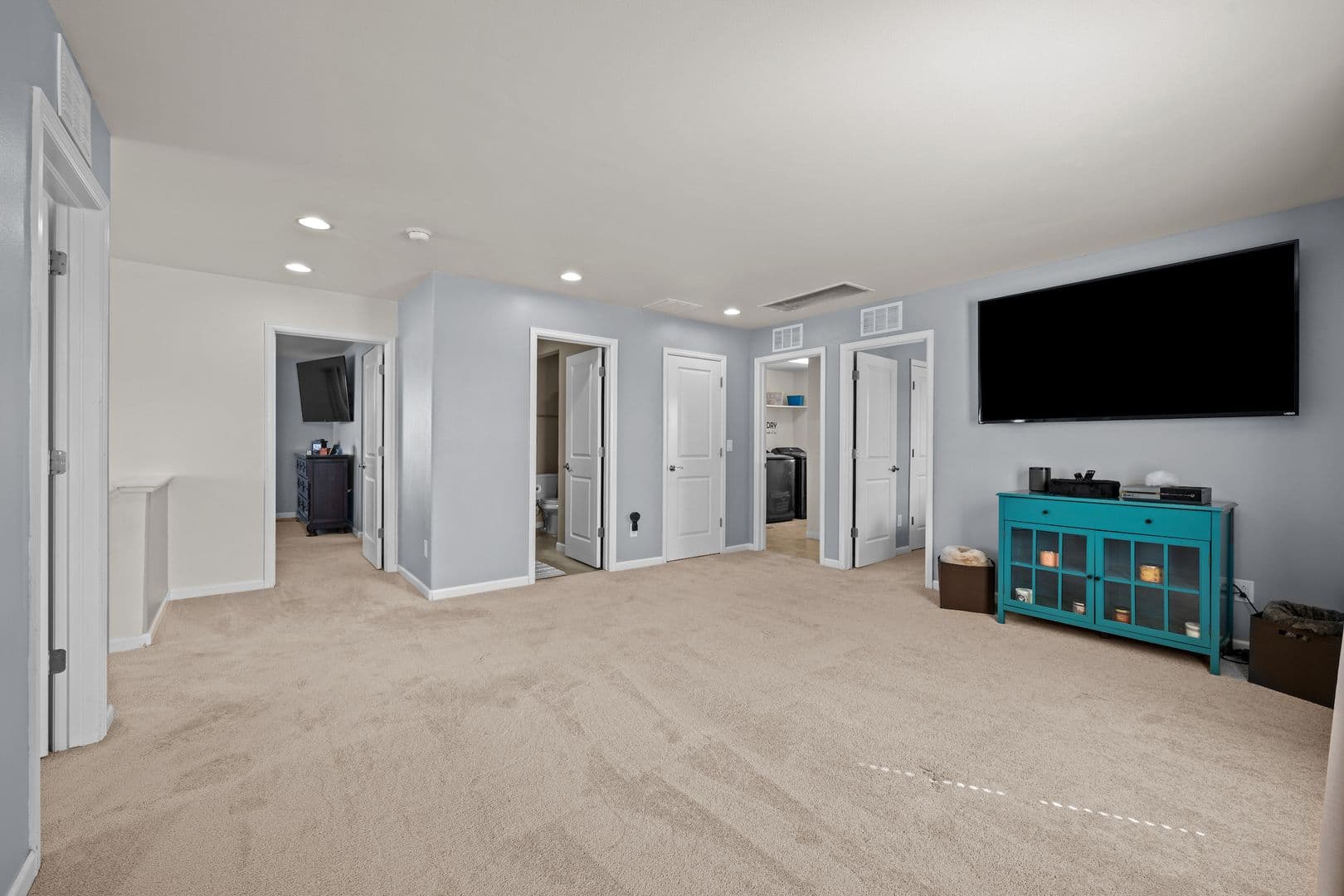 Commerce City House: 15411 Village Cir