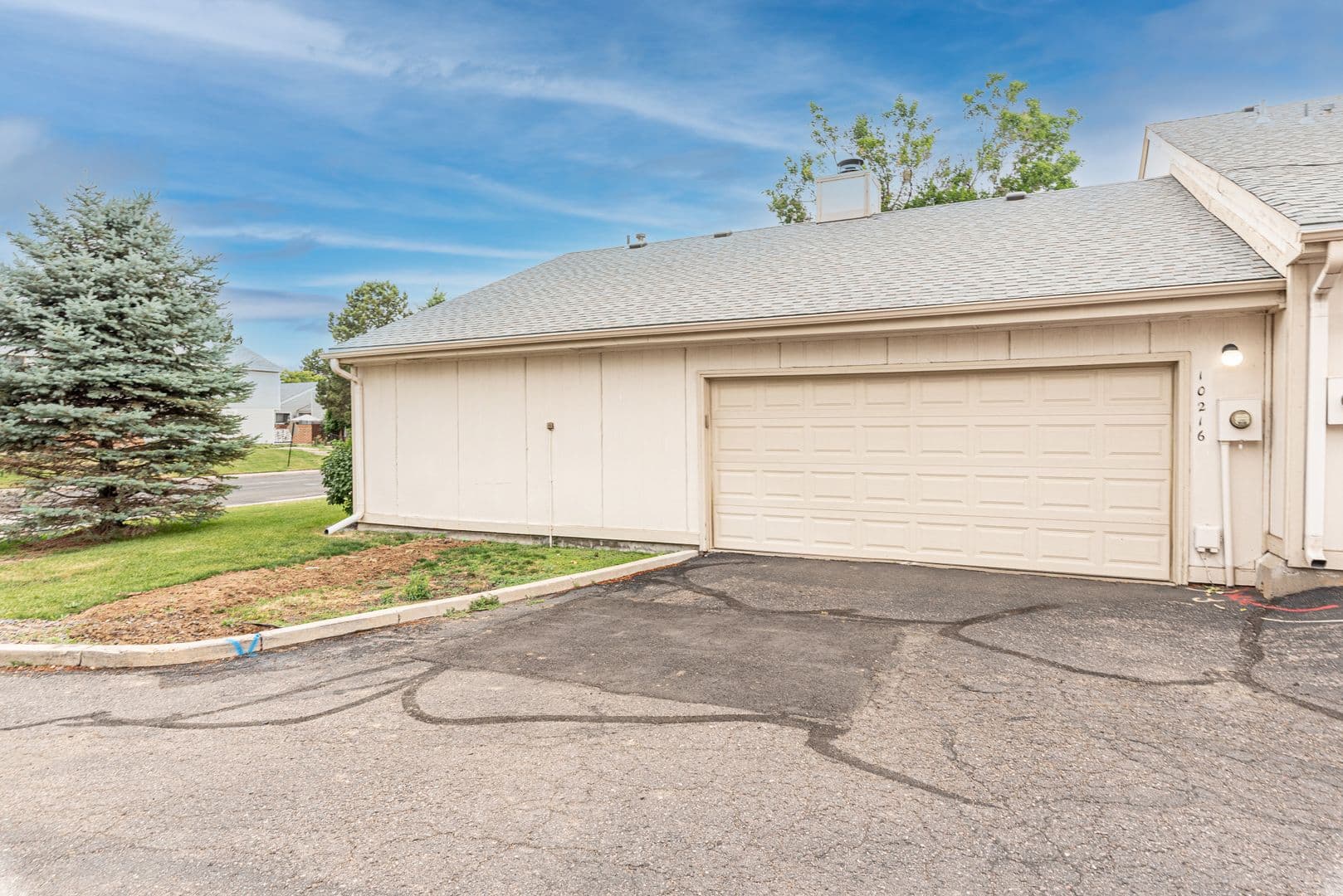 Thornton House: 10216 Quivas St