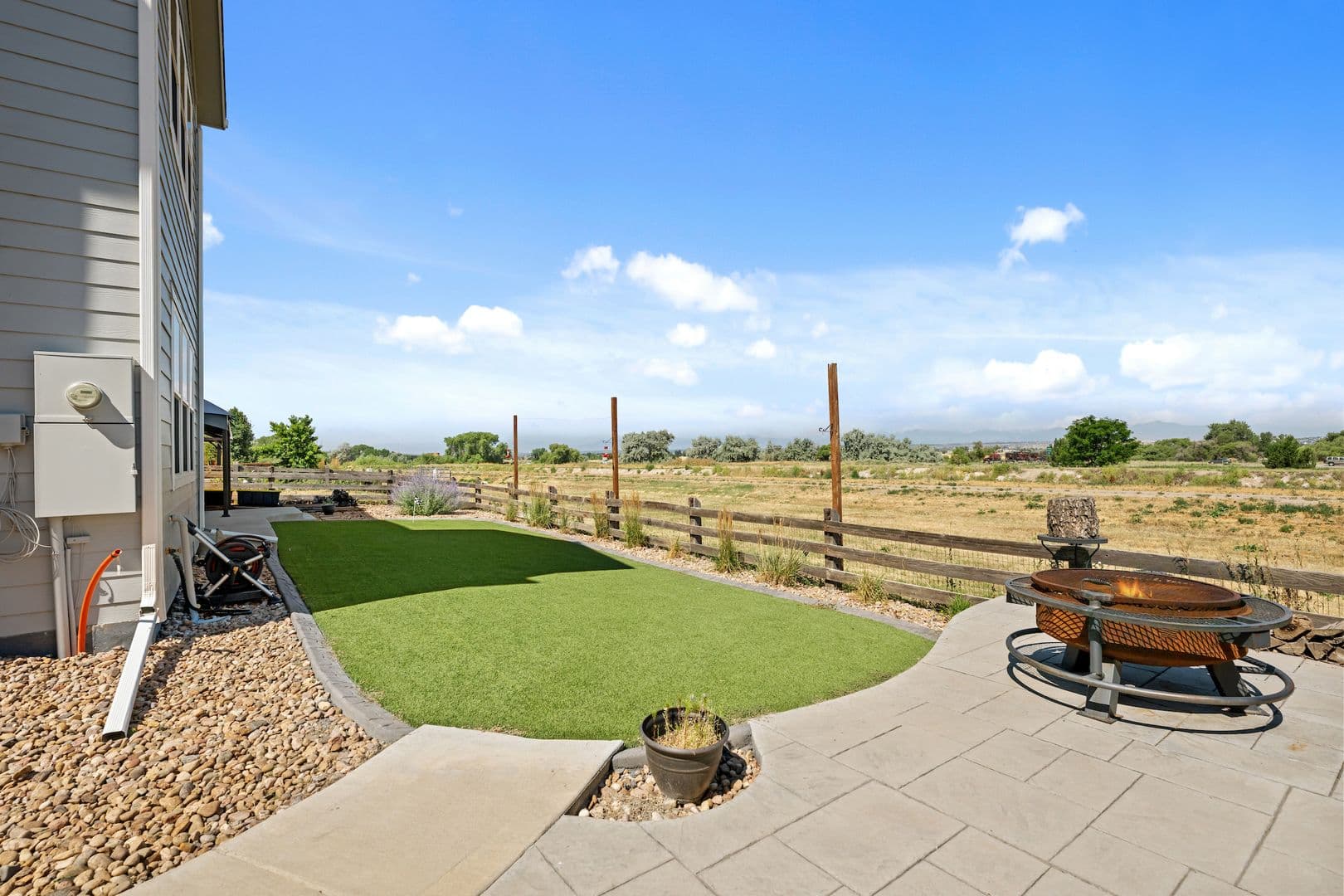 Commerce City House: 15411 Village Cir