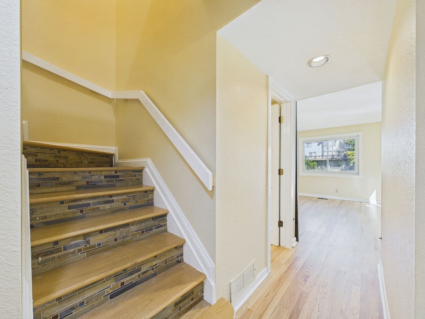 Denver House: 2284 S Yosemite Cir