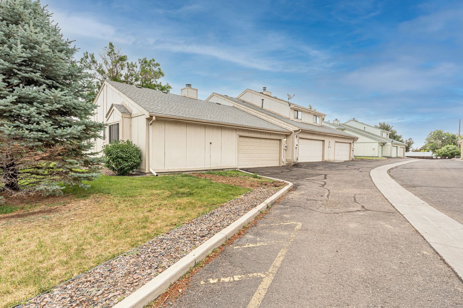 Thornton House: 10216 Quivas St