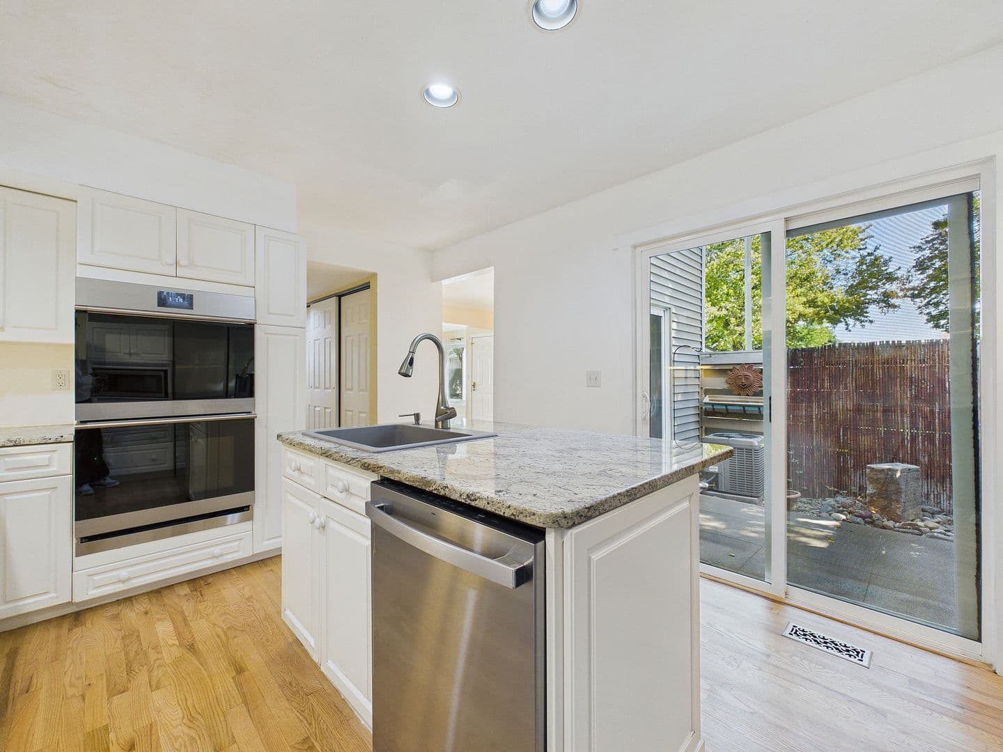 Denver House: 2284 S Yosemite Cir