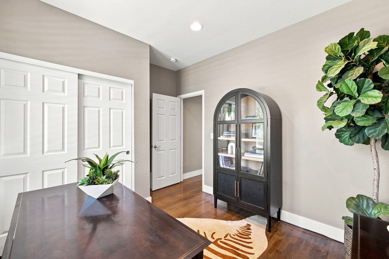 Aurora House: 25329 East Lake Pl