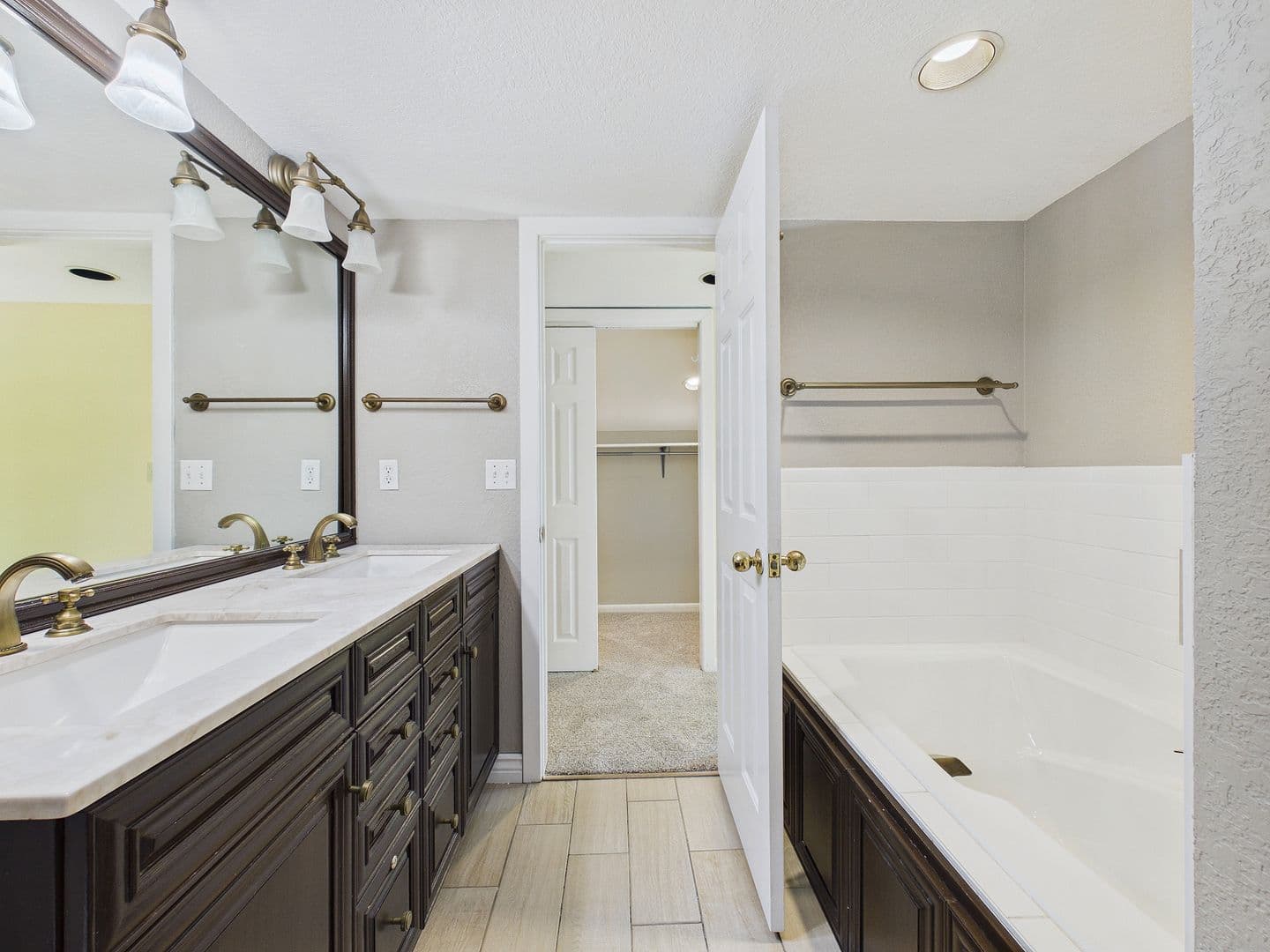 Denver House: 2284 S Yosemite Cir