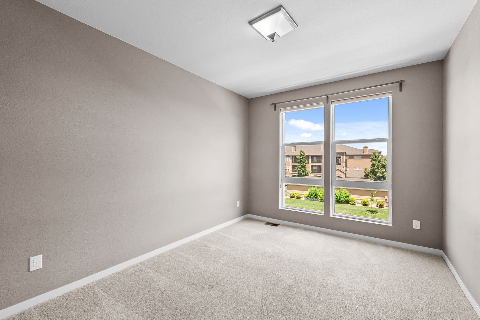 Centennial House: 15888 E Broncos Pl