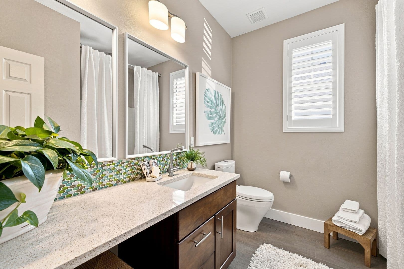 Aurora House: 25329 East Lake Pl