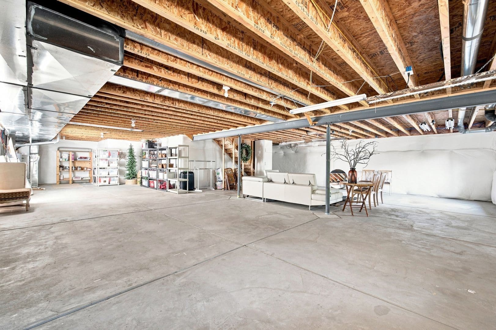 Aurora House: 25329 East Lake Pl