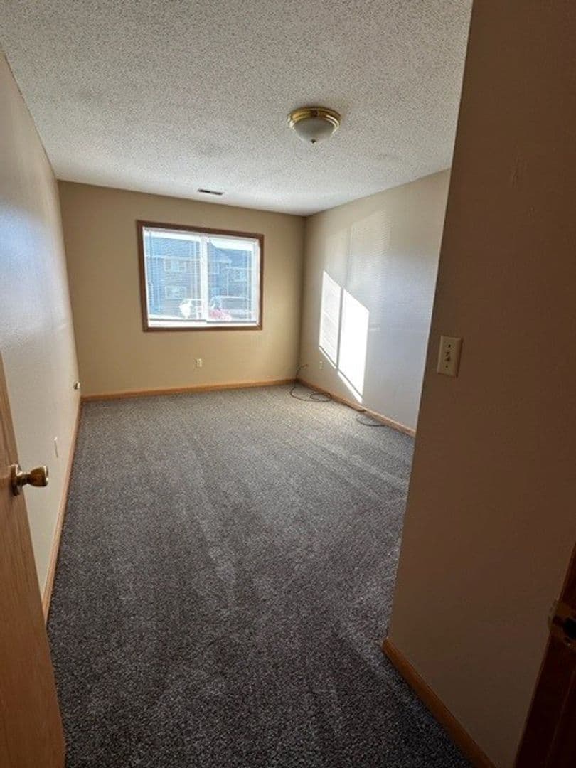 Brookings Apartment: 121, 3, 5, 7, 9, 31 12th Ave S