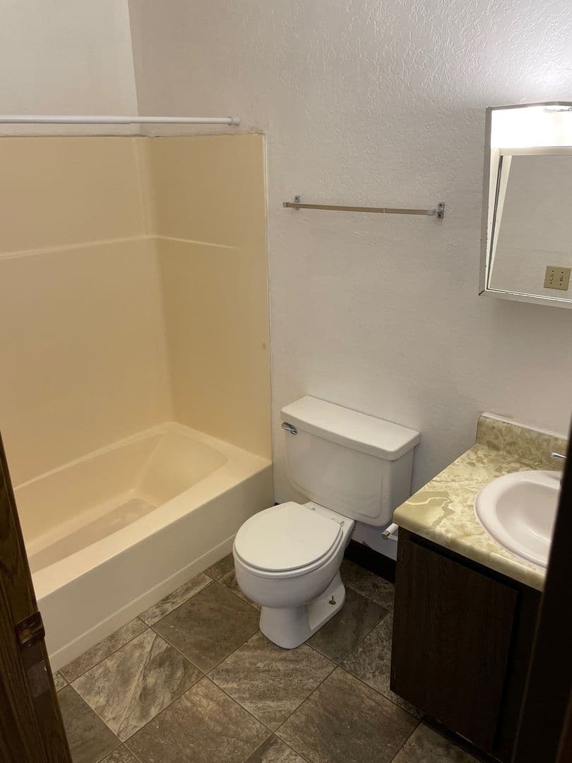Brookings Apartment: 121, 3, 5, 7, 9, 31 12th Ave S