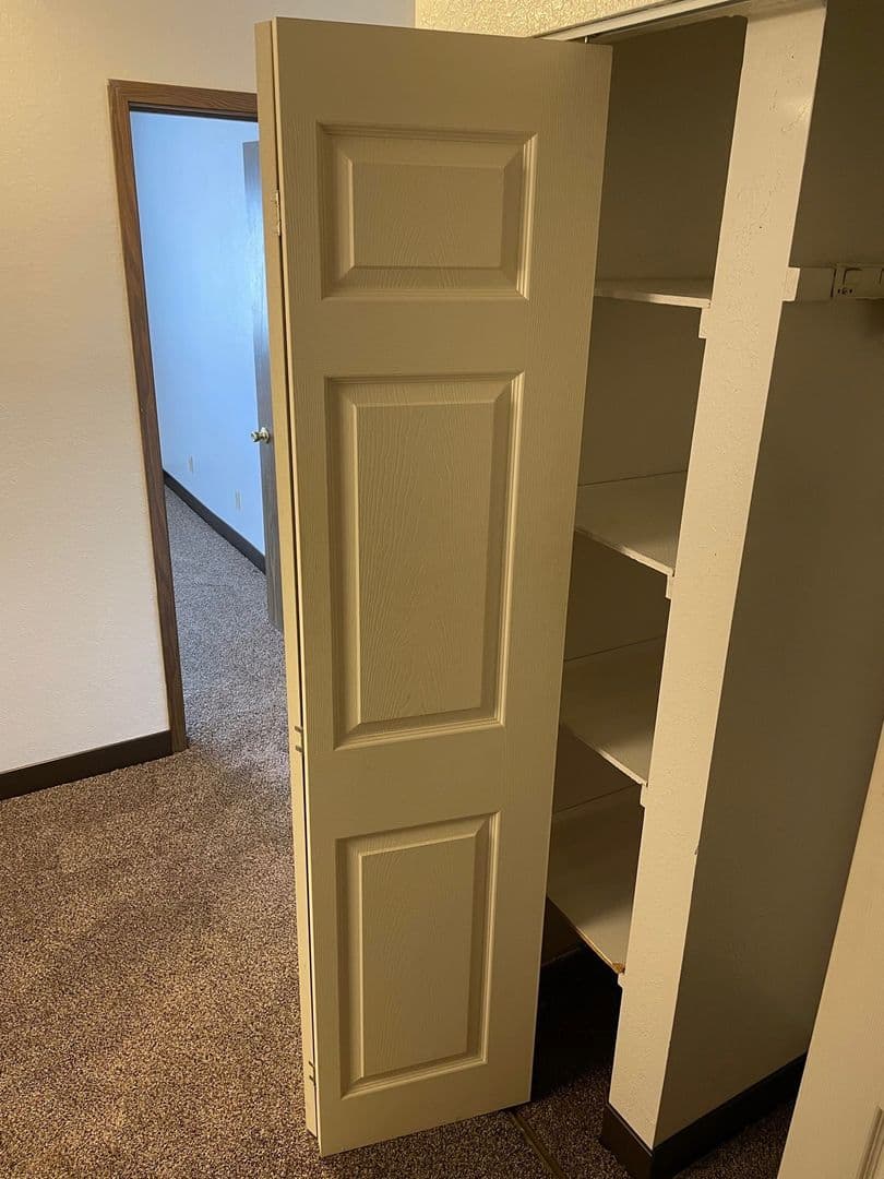 Brookings Apartment: 121, 3, 5, 7, 9, 31 12th Ave S