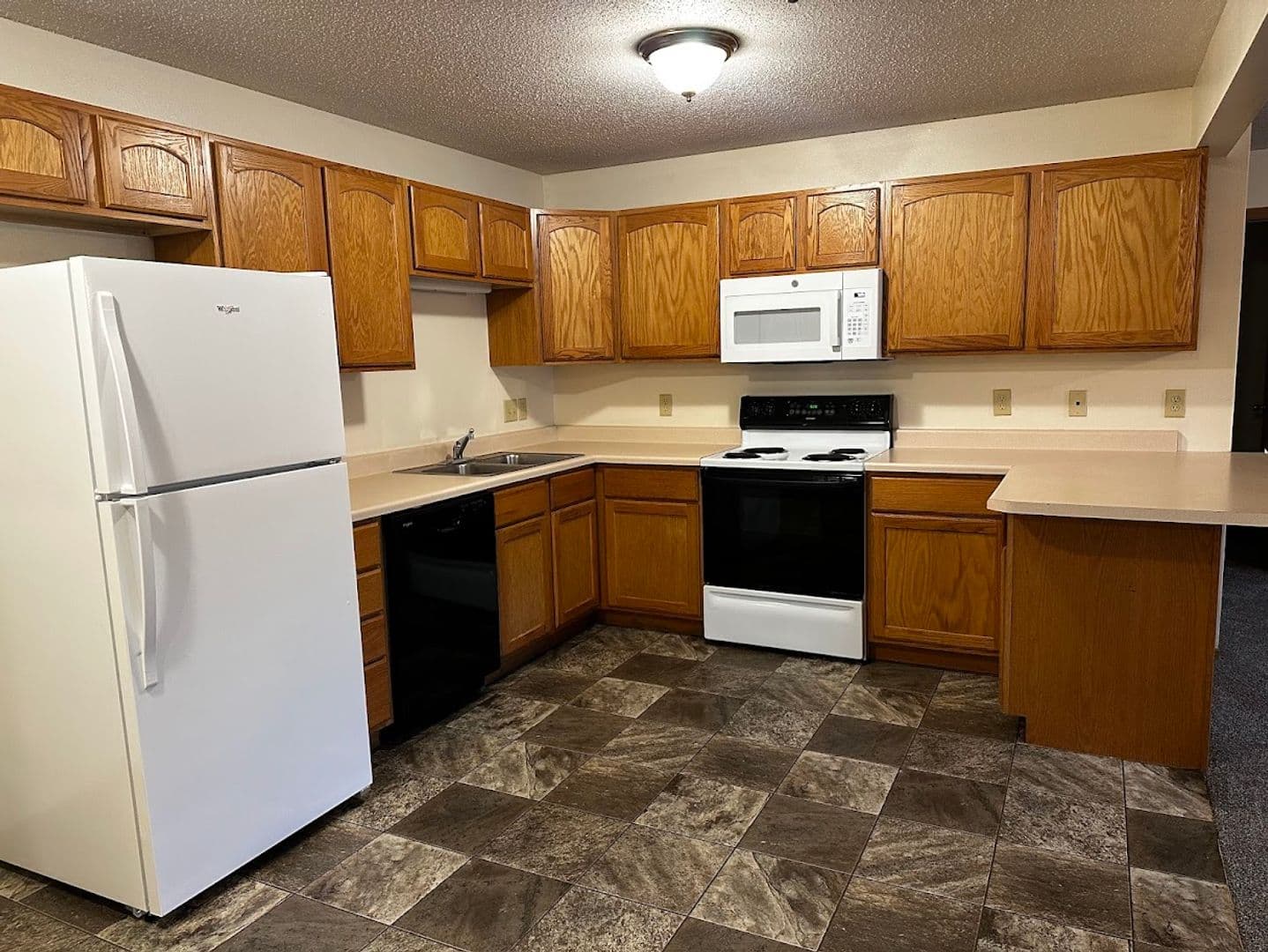 Brookings Apartment: 2221 10th St